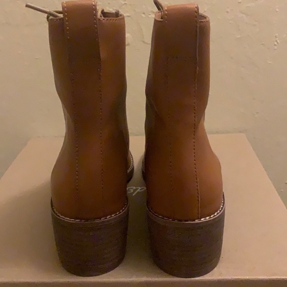 Madewell Patti Lace-up Boot - Picture 8 of 12